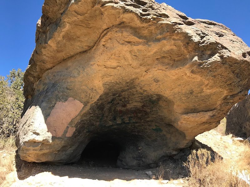 غار مشارق وادى قنطان