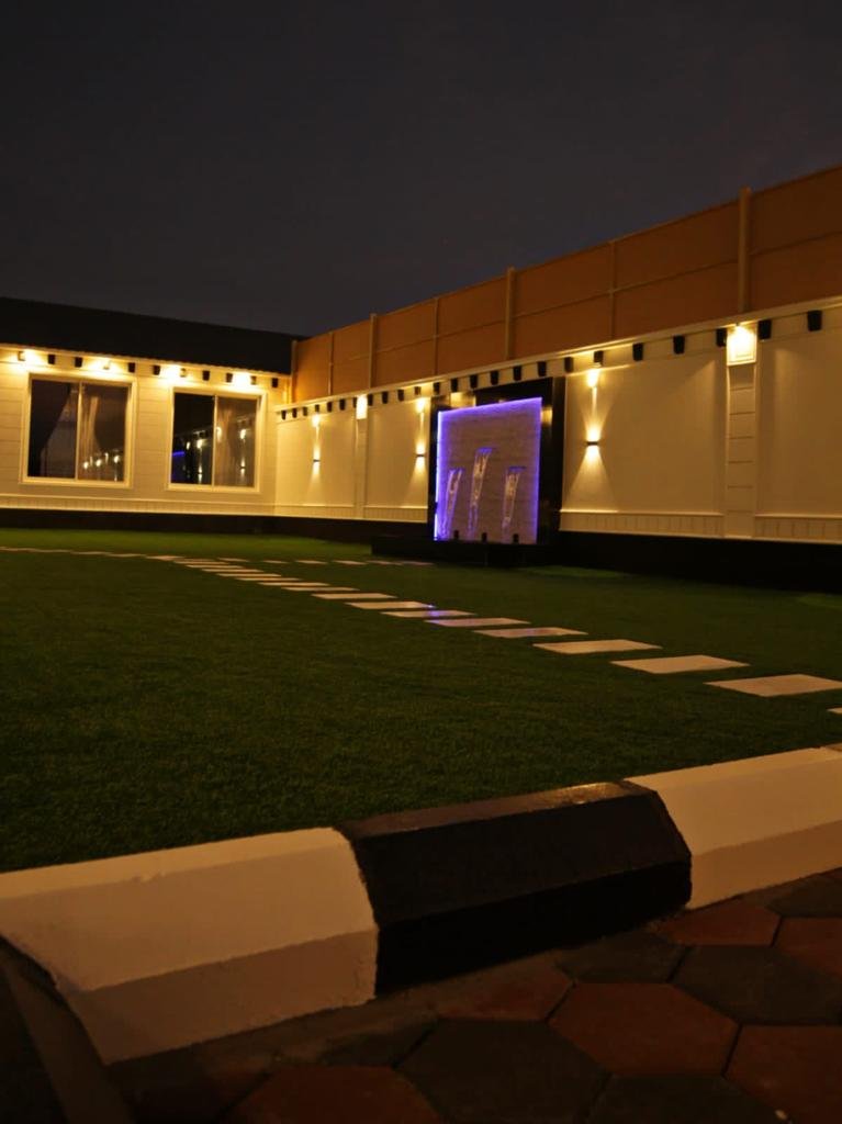 ملعب الليفر واستراحات يولاند