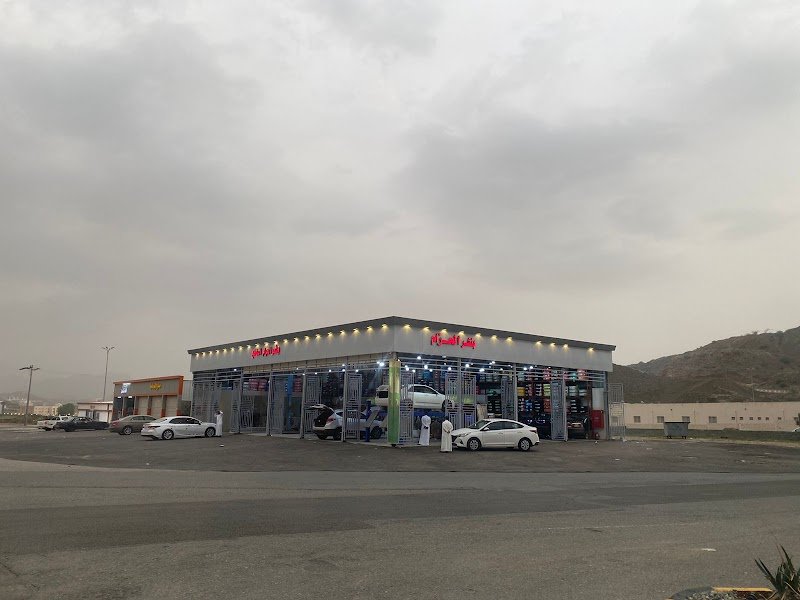 بنشر الحزام الساطع لتغيير الزيوت والعجلات