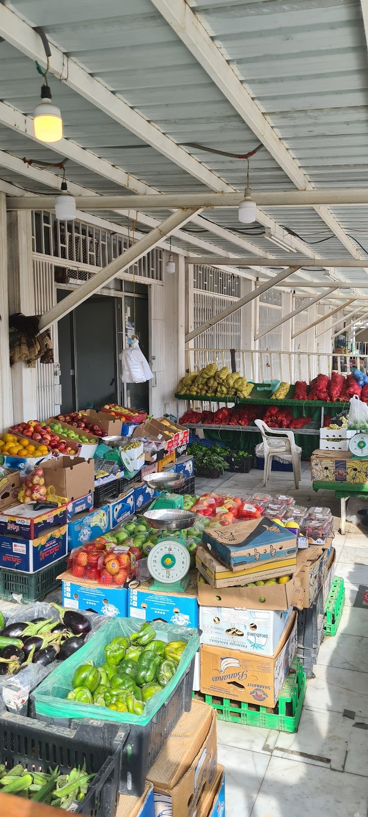 سوق الخضار و الفواكه و الأغنام ب تنومة