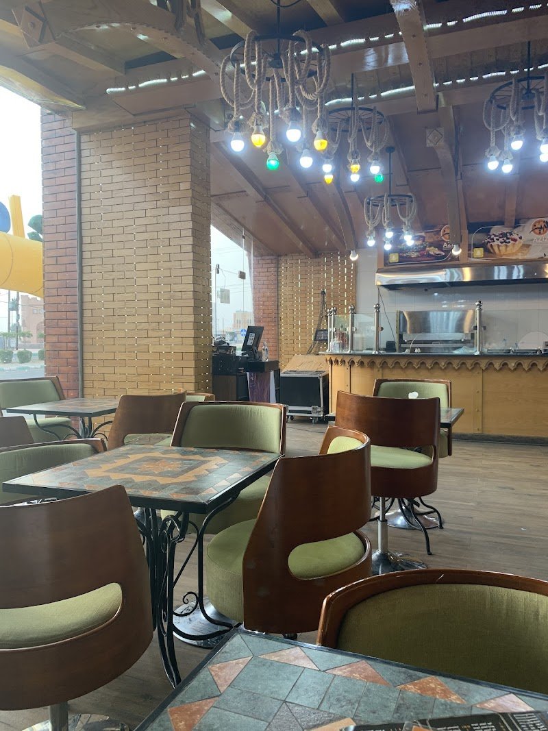 شاورما عزيز فلافل